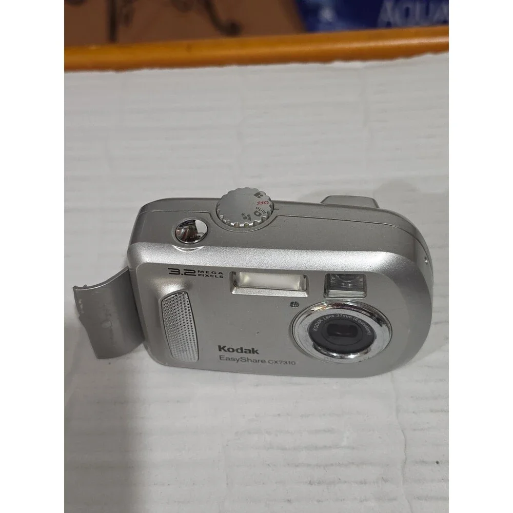 Kodak EasyShare CX7310 Digital Camera 3.2 MP 37mm Lens Silver FOR PARTS